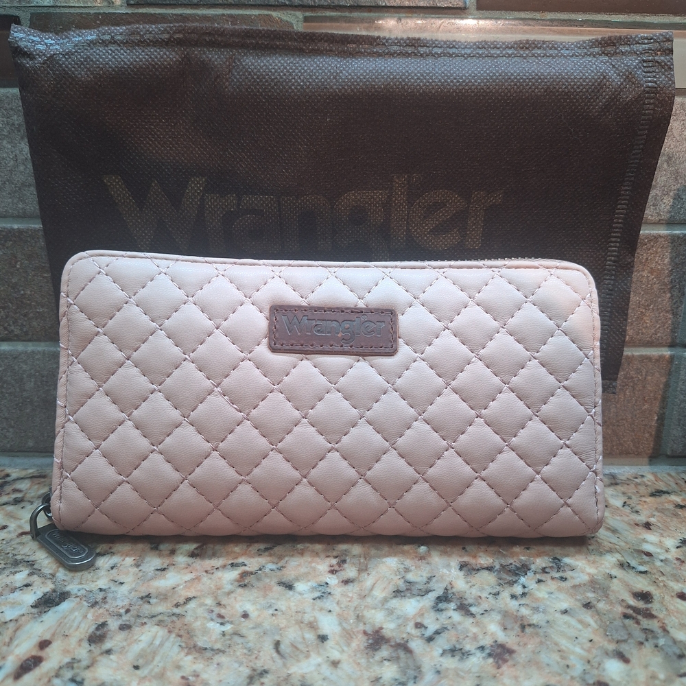 NWT Wrangler Blush Quilted Women's Wallet